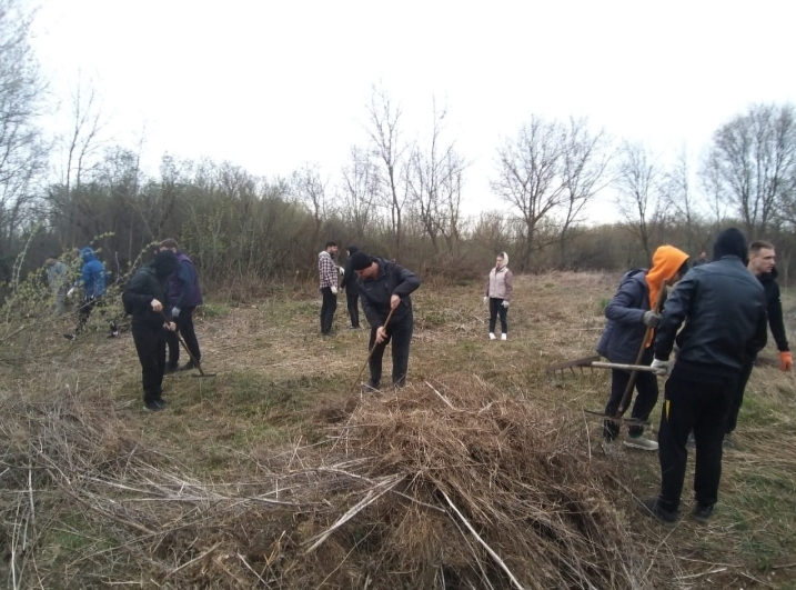 Студенты специальности Правоохранительная деятельность Юридического института приняли участие в экологической акции, посвященной памяти Николая Калачова